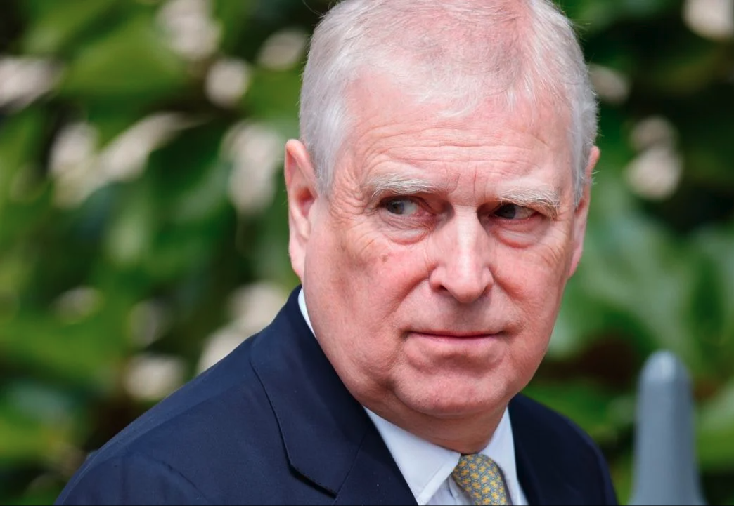 La corona real británica despoja al príncipe Andrés de sus títul