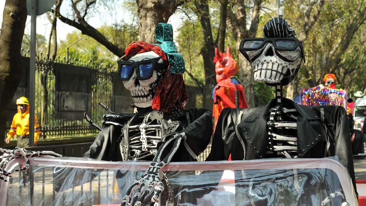 Catrinas, flores y algarabía en el desfile de Día de Muertos 2025